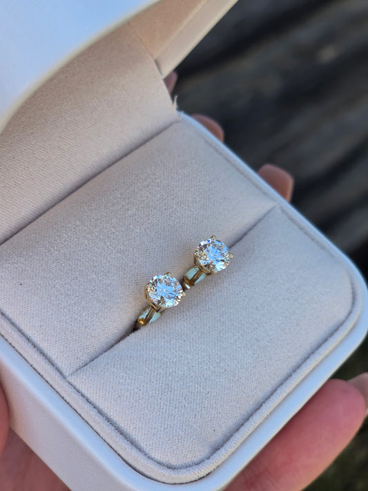 4 Claw Diamond Studs